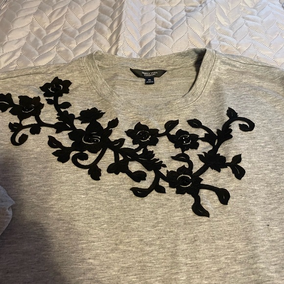 Simply Vera Gray Sweater with Black Floral Embroidery size XL - Picture 3 of 4